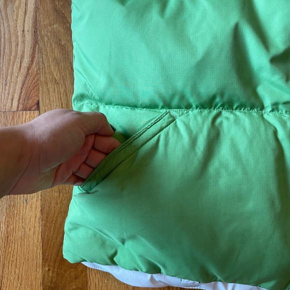 Reversible White and Green American Eagle Snap Up Winter Puffer Vest - Picture 3 of 10